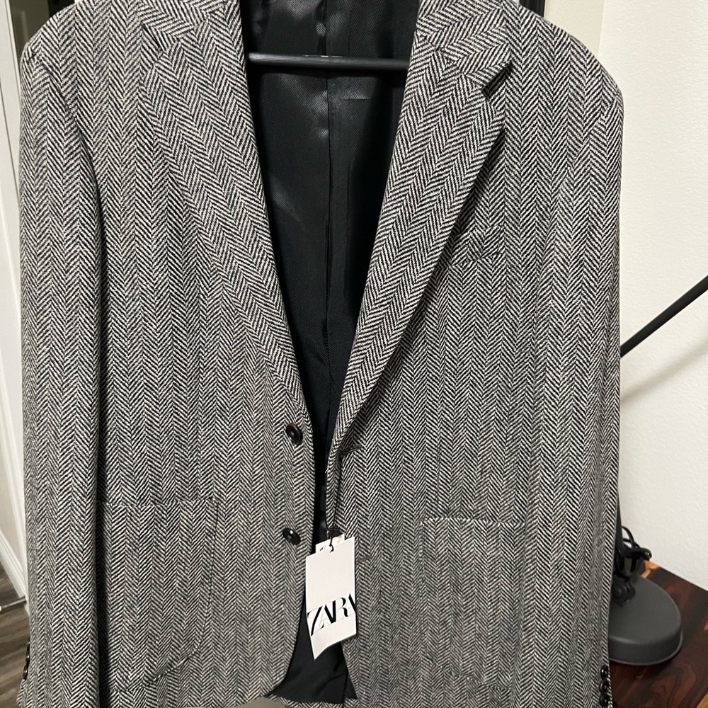 Zara Men's 100 percent wool herringbone blazer size L